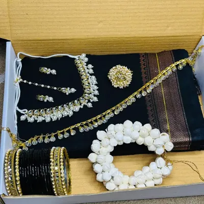 Elegant Black Saree Combo Set with Pearl Jewelry & Bangles–Complete Occasion Ready Pack